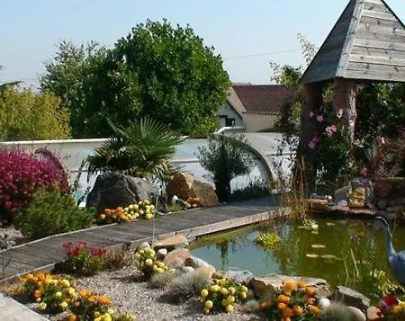 D'hotes Le Bouchon Genassien Bed & Breakfast *