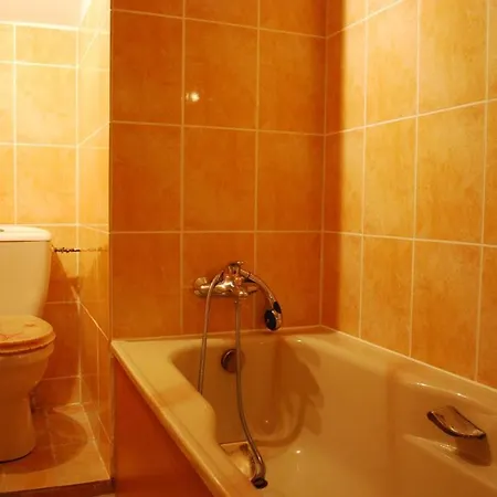 D'hotes Le Bouchon Genassien Bed & Breakfast *